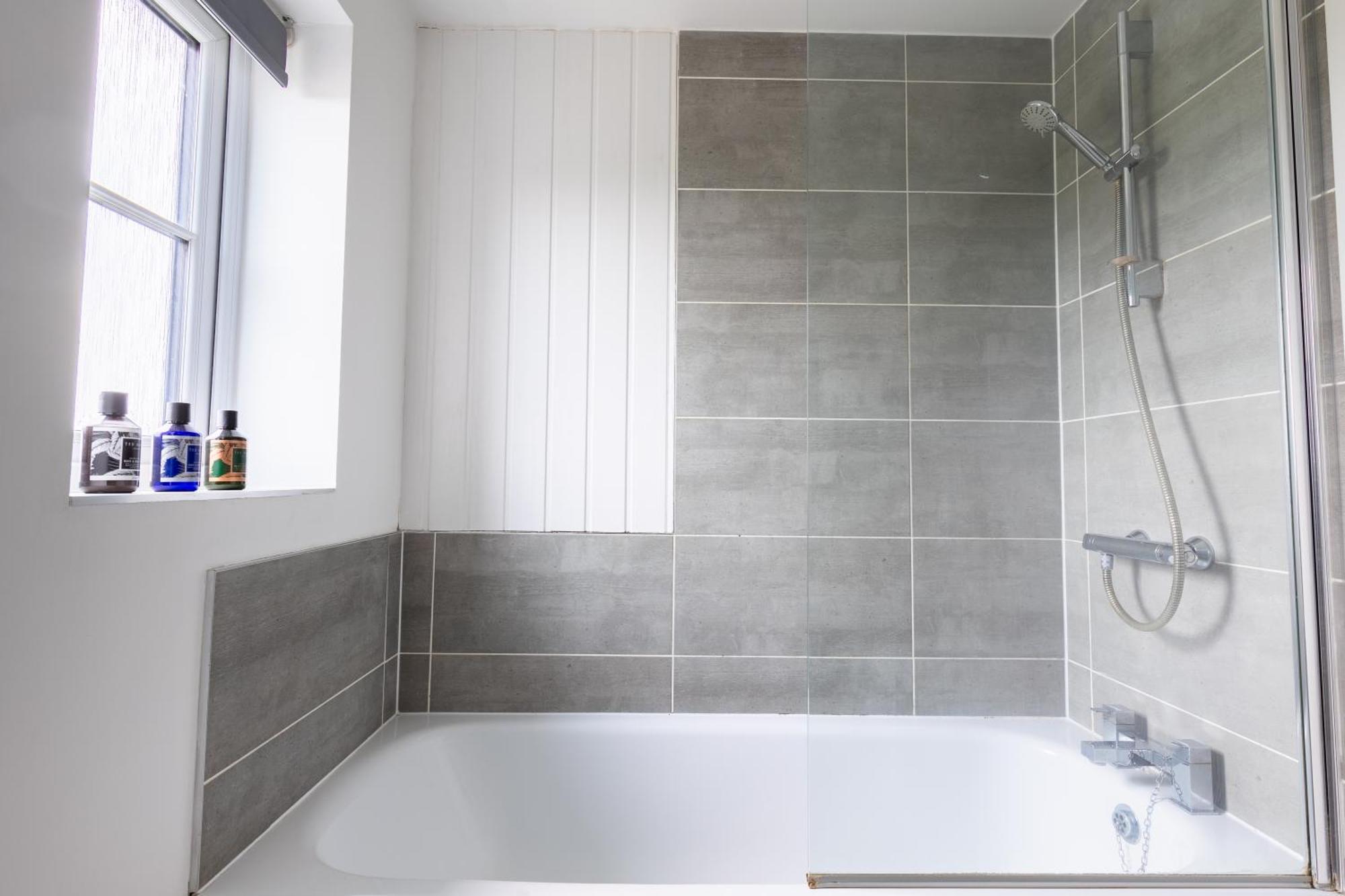 Spacious 4-Bedroom Home Near City Centre With Parking Νότιγχαμ Εξωτερικό φωτογραφία